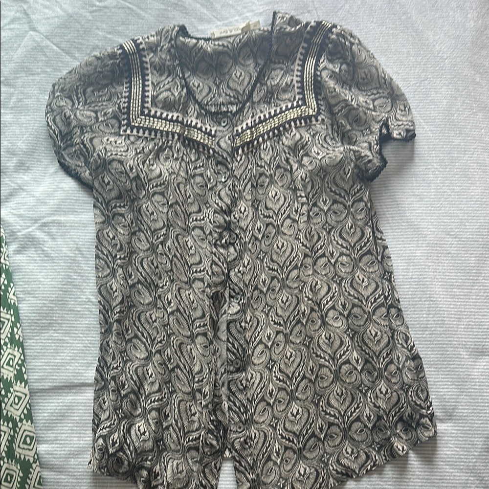 French stylist/ Patterned Black and Gray Women's Top